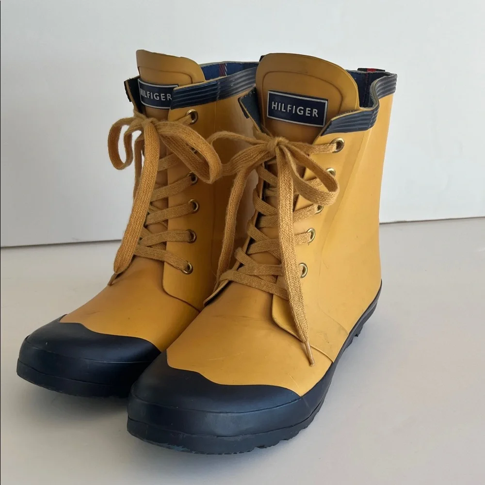 Tommy Hilfiger Women’s Rainbow Boots Size 8